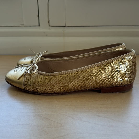 Chanel gold sequin ballet flats - Picture 4 of 7